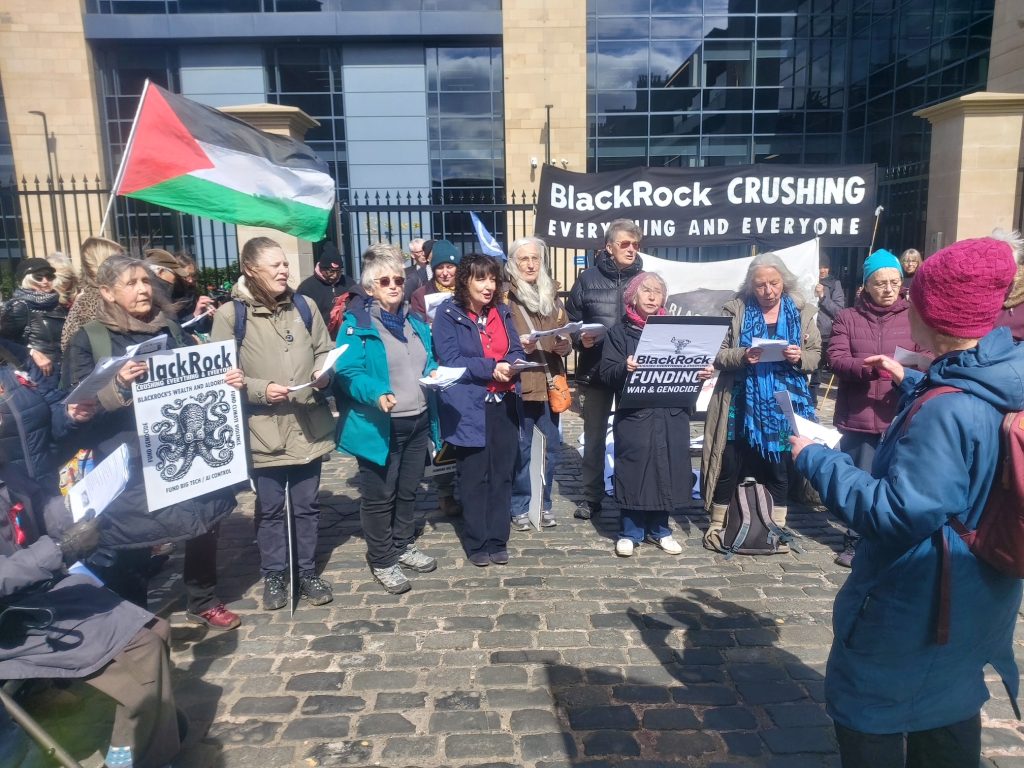 PiH outside BlackRock’s huge new office on Brandon Street.